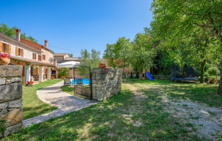 BATLUG - casa in pietra con piscina ristrutturata in moderno stile istriano