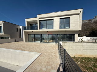 BRIBIR - Villa moderna con vista sul mare aperto e piscina