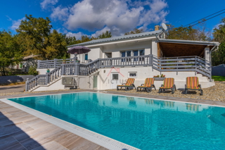 ENTROTERRA DI CRIKVENICA bellissima villa con piscina