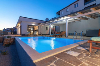 SELCE - Casa con piscina e vista panoramica sul mare