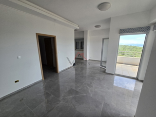 JADRANOVO - 2 camere da letto + bagno, appartamento con due posti auto e vista mare aperta, 73 m2