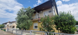 Vrsi, Zukve, bella casa con 4 appartamenti (316m2) e garage, 250 m dalla spiaggia