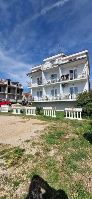 Biograd - casa (ostello) per l'alloggio degli ospiti (470 m2), vicino al centro
