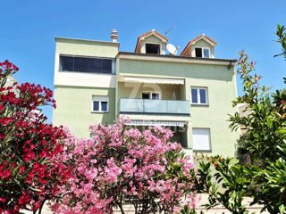 Bellissimo appartamento con vista aperta sul mare a Petrčani