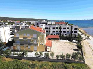 Casa con 6 unità abitative, PRIMA FILA AL MARE