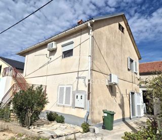 Appartamento con due camere al primo piano a Gornji Karin