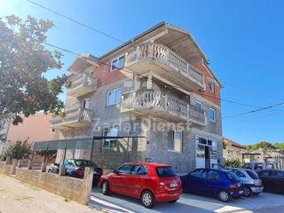 Casa unifamiliare di 334 m2 con 2 unità abitative - Zadar