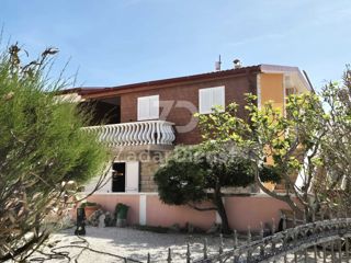 Casa con 3 unità abitative, seconda fila sul mare - Vir