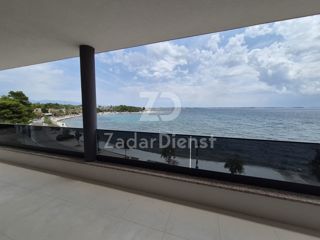 Appartamento moderno in prima fila sul mare sull'isola di Vir