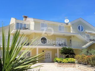 Villa con 7 unità abitative a Zara