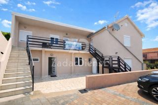 Casa con 3 unità abitative, a 150 m dal mare - Murter