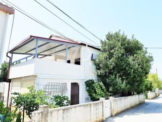 Casa indipendente a tre piani con 3 unità abitative