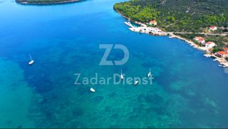 Terreno di 2510 m2, in prima fila sul mare a Brbinj (Dugi otok)