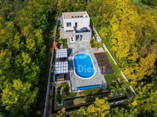 Villa moderna con piscina in una splendida zona di Privlaka