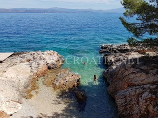 Terreno in vendita a 100 metri dal mare, isola di Solta