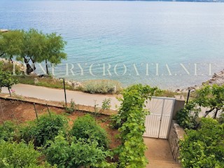CASA FRONTE MARE IN VENDITA, ZONA OREBICA, CROAZIA
