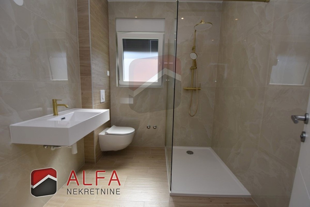 Croazia, Vodice, nuovo edificio, appartamento con due camere da letto in vendita, piano terra, giardino