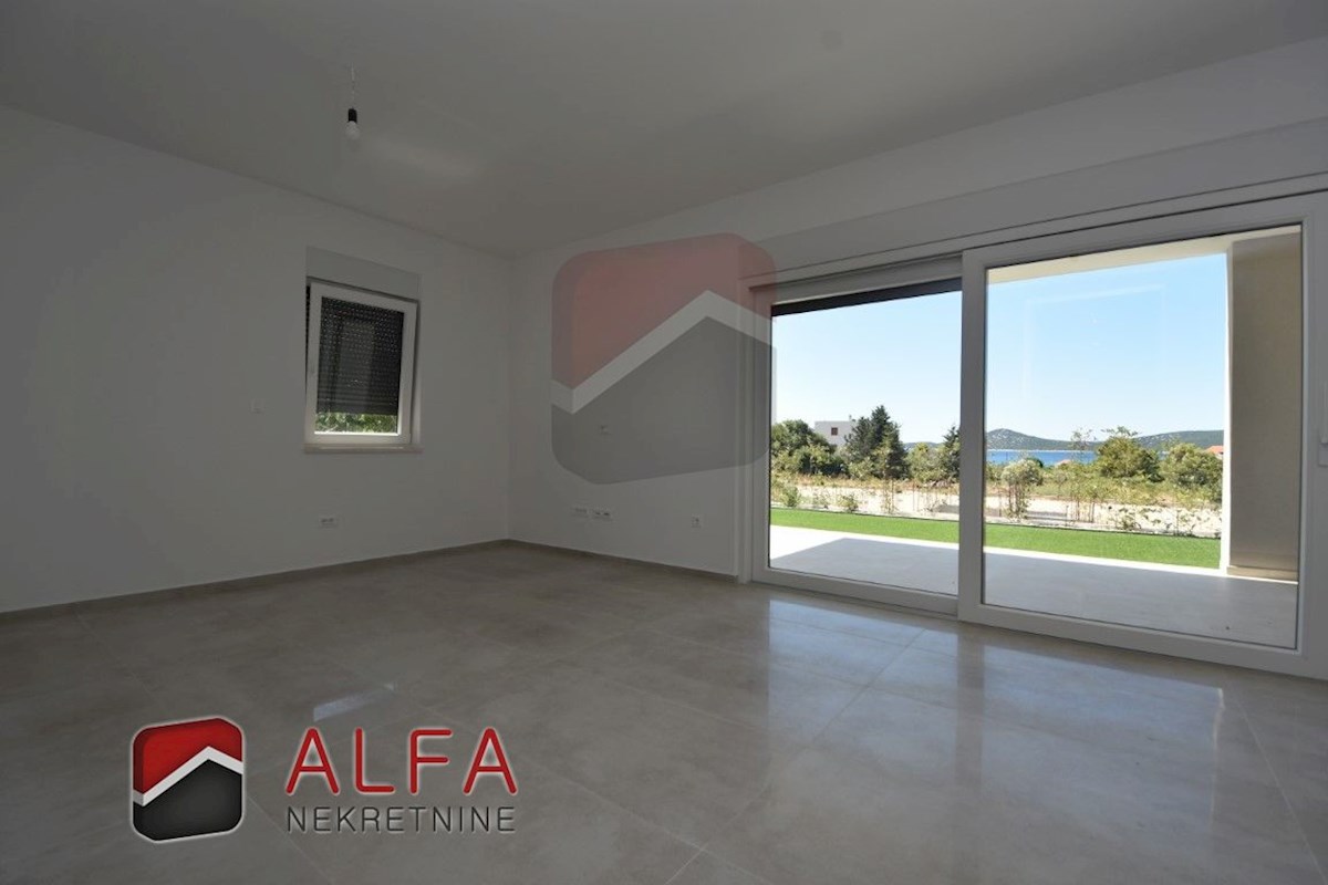 Croazia, Vodice, nuovo edificio, appartamento con due camere da letto in vendita, piano terra, giardino