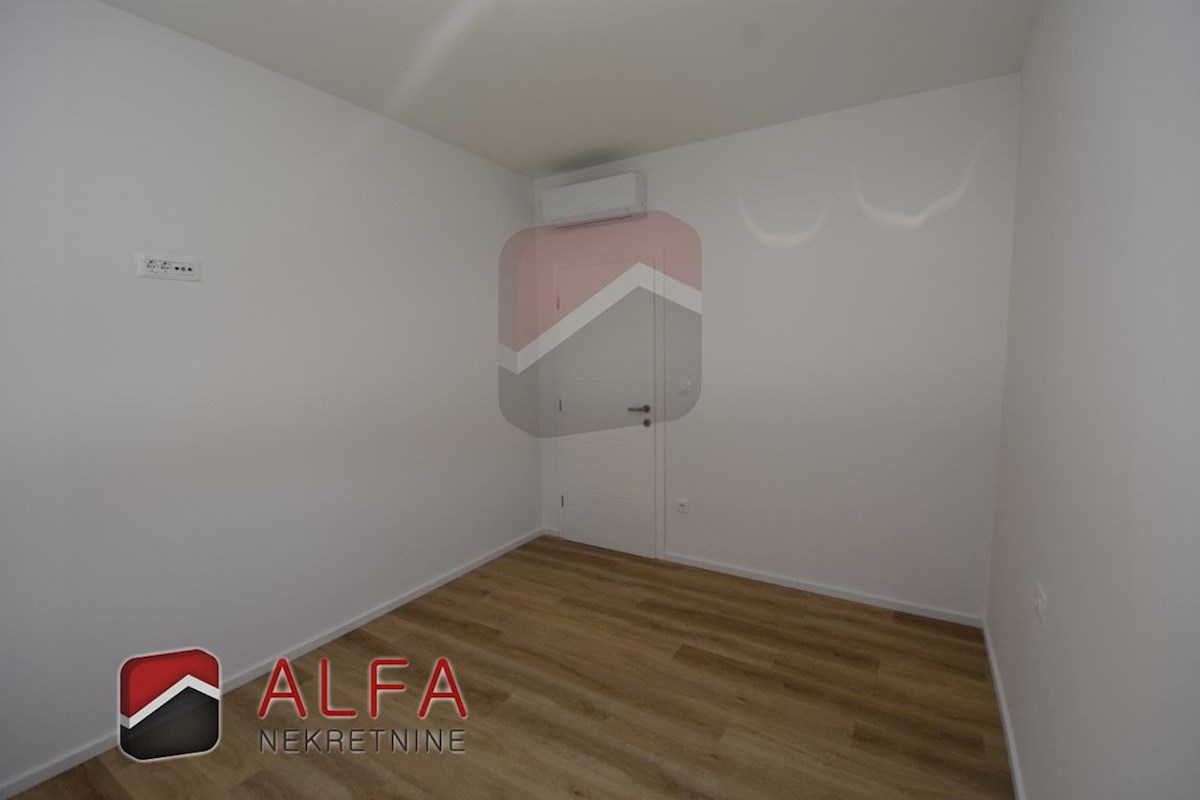 Croazia, Vodice, nuovo edificio, appartamento con due camere da letto in vendita, piano terra, giardino