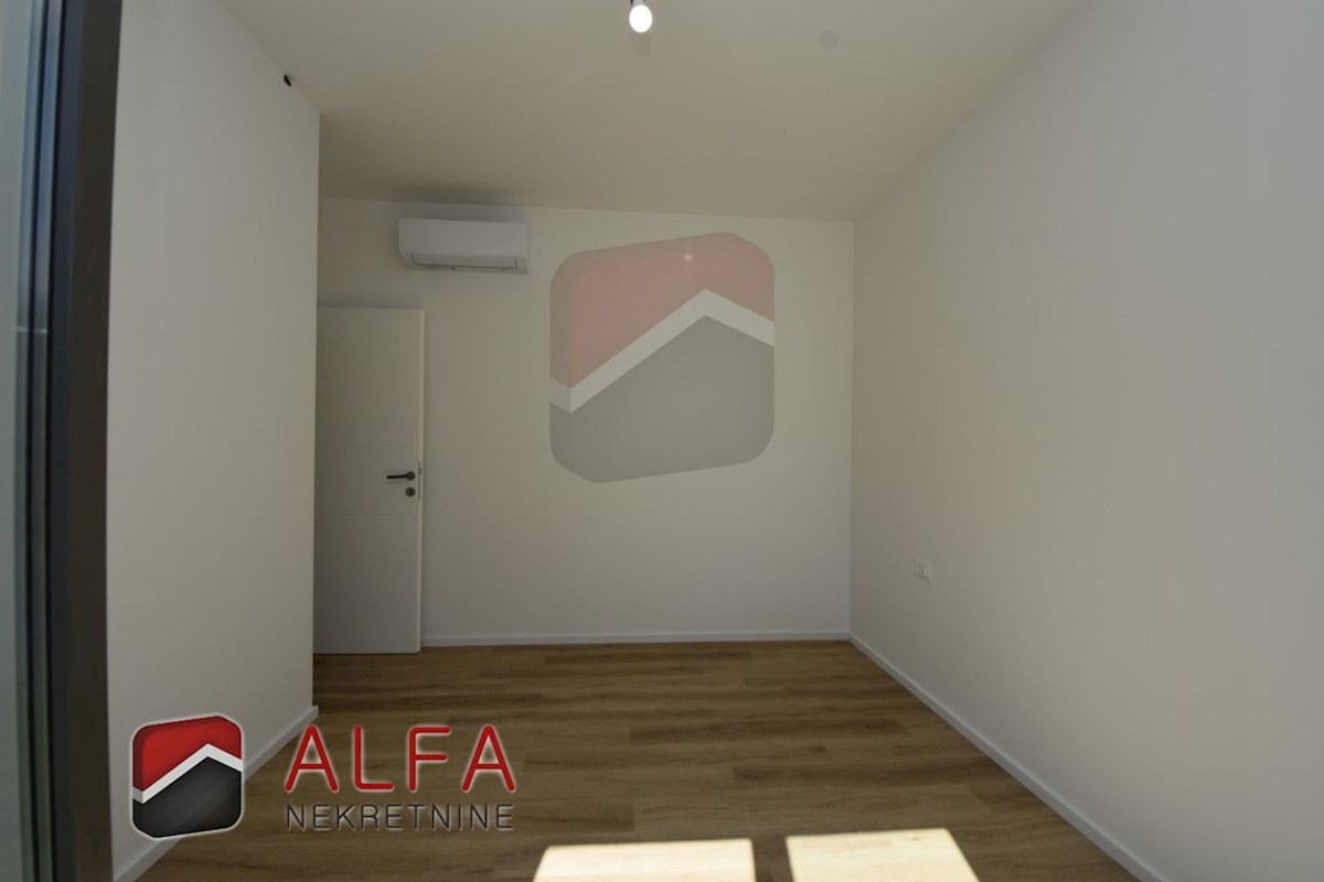 Croazia, Vodice, nuovo edificio, appartamento con due camere da letto in vendita, piano terra, giardino