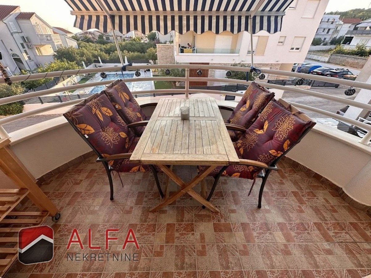 Croazia, Vodice – appartamento con una camera da letto in vendita al primo piano, vicino al mare