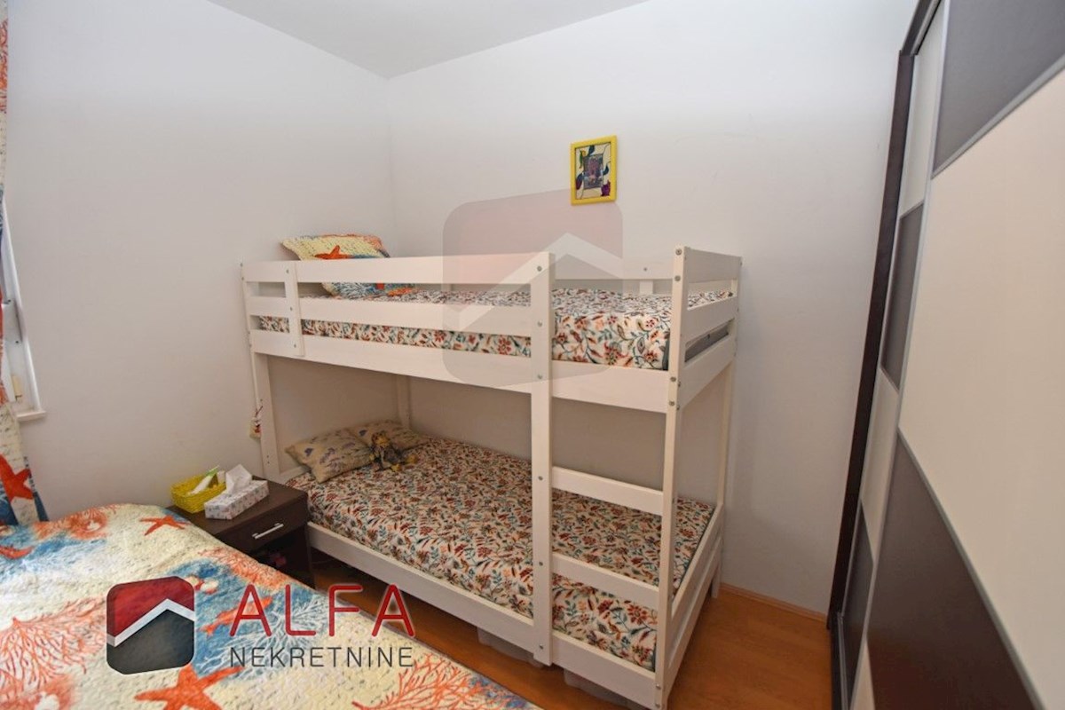 Croazia, Vodice – appartamento con una camera da letto in vendita al primo piano, vicino al mare