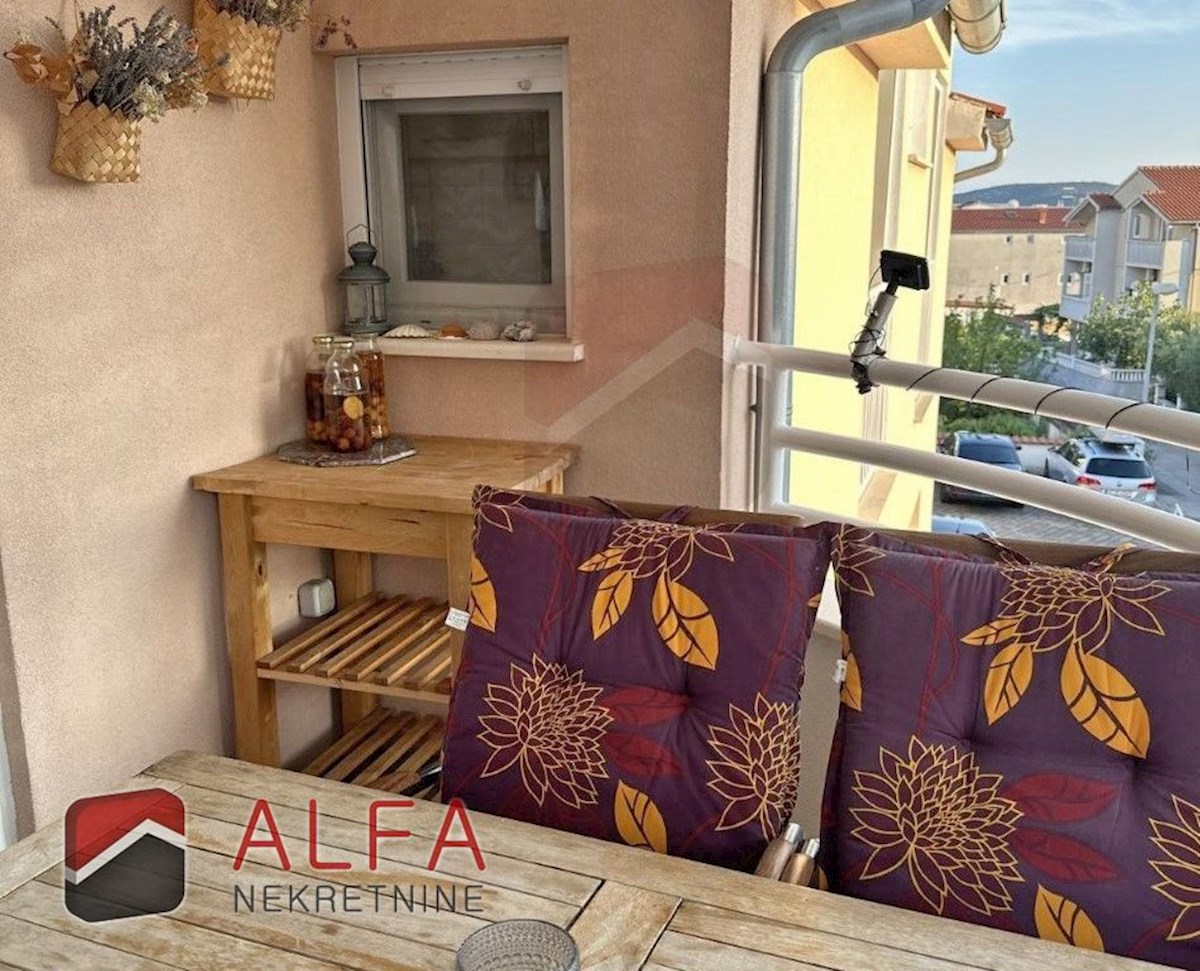 Croazia, Vodice – appartamento con una camera da letto in vendita al primo piano, vicino al mare