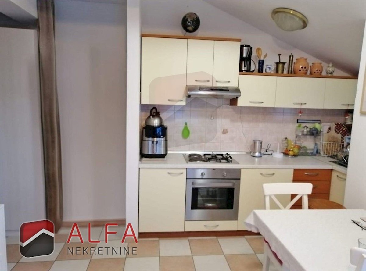 Croazia, Vodice – appartamento con una camera da letto in vendita al primo piano, vicino al mare