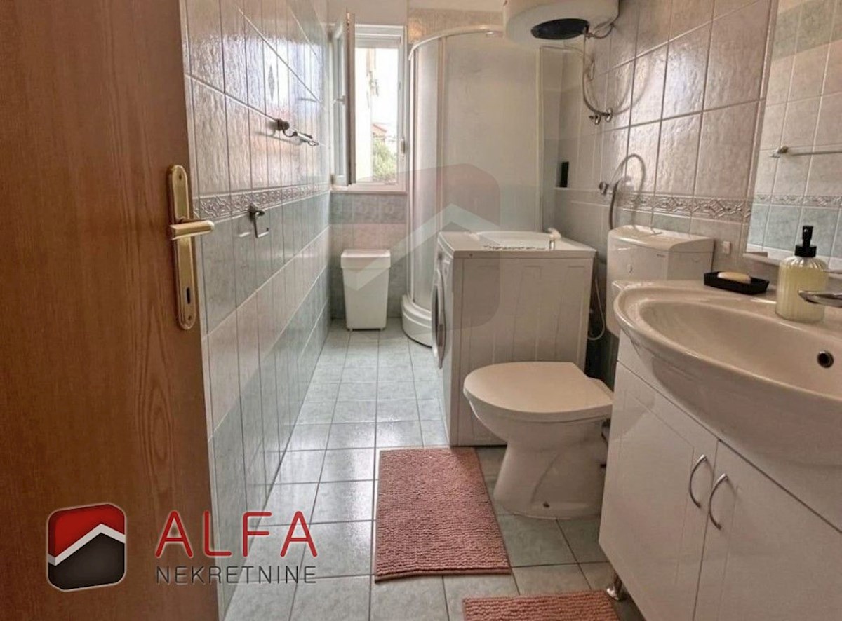 Croazia, Vodice – appartamento con una camera da letto in vendita al primo piano, vicino al mare