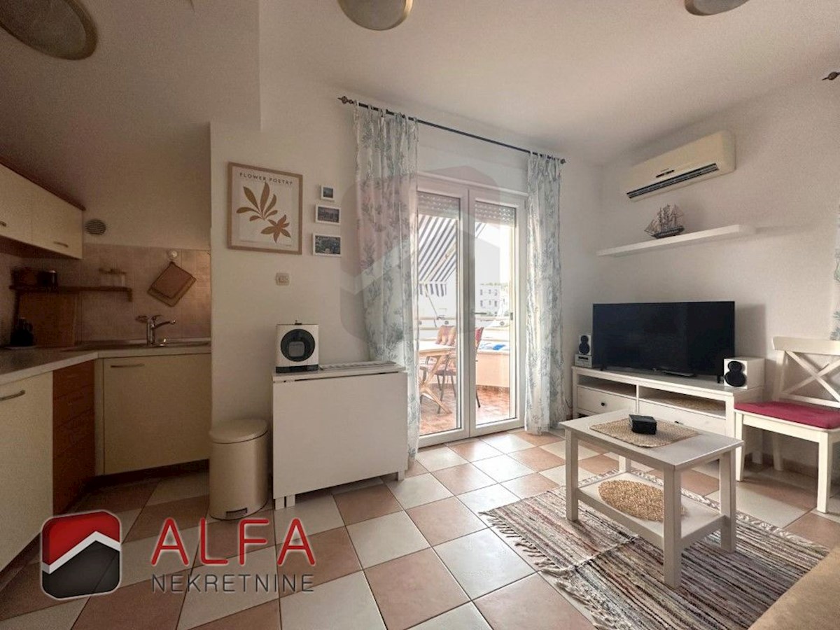 Croazia, Vodice – appartamento con una camera da letto in vendita al primo piano, vicino al mare