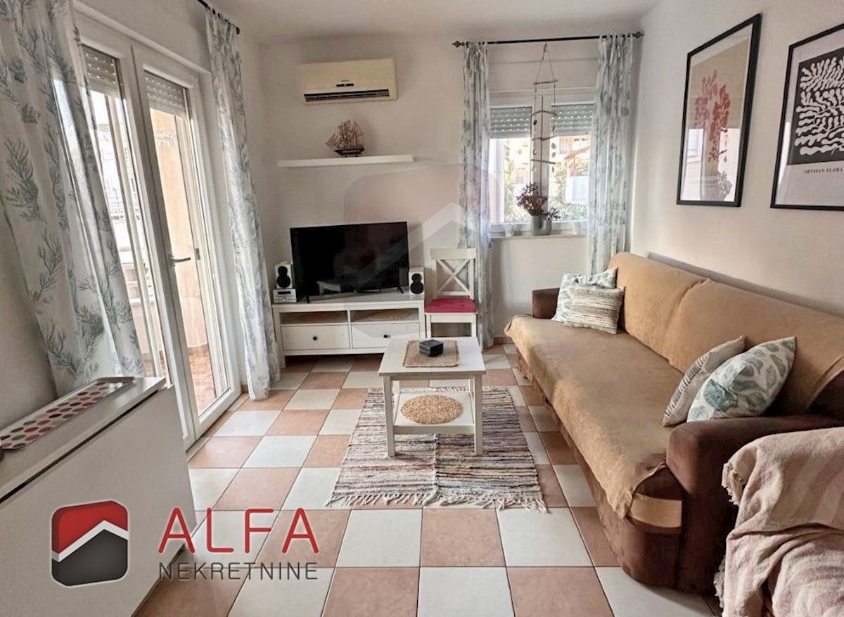 Croazia, Vodice – appartamento con una camera da letto in vendita al primo piano, vicino al mare