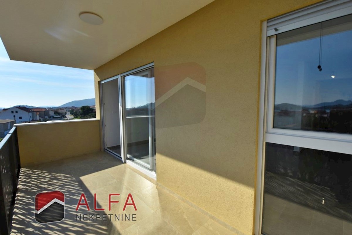 Croazia, Tribunj, appartamento con due camere da letto in vendita, secondo piano, vista mare