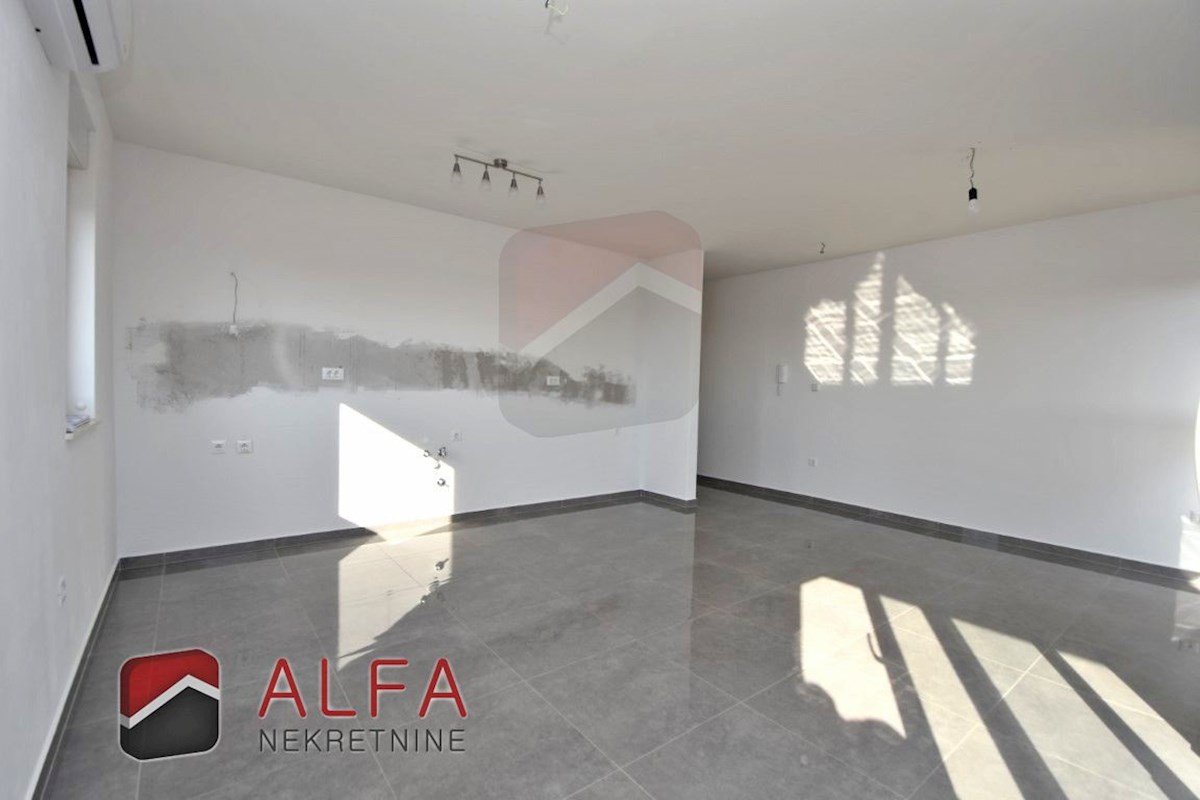 Croazia, Tribunj, appartamento con due camere da letto in vendita, secondo piano, vista mare