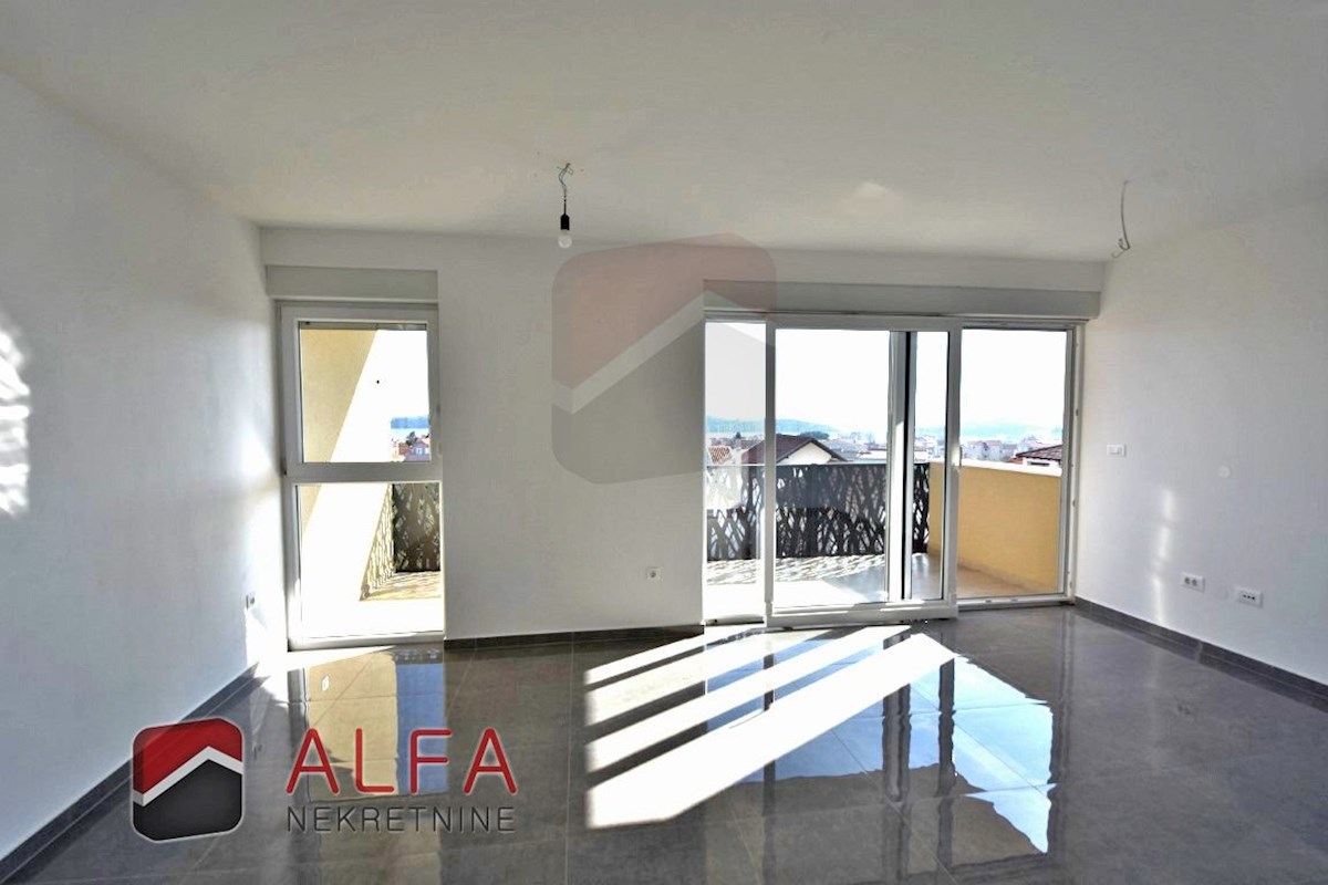 Croazia, Tribunj, appartamento con due camere da letto in vendita, secondo piano, vista mare