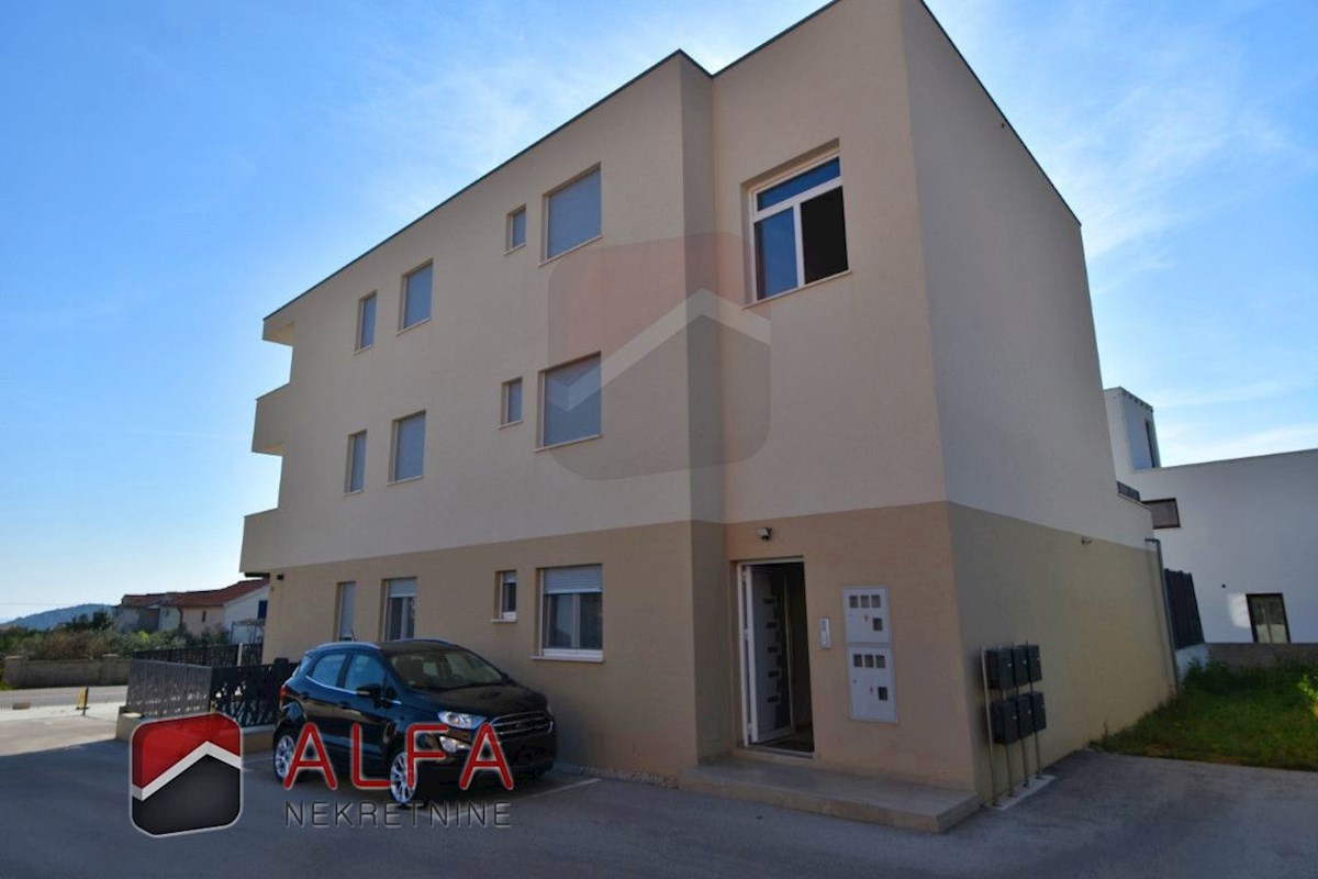 Croazia, Tribunj, appartamento con due camere da letto in vendita, secondo piano, vista mare