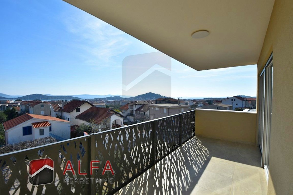 Croazia, Tribunj, appartamento con due camere da letto in vendita, secondo piano, vista mare