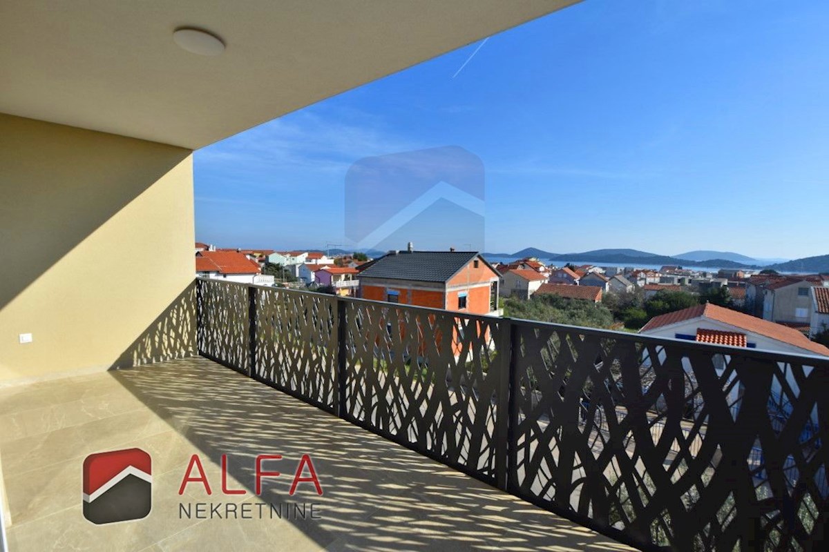 Croazia, Tribunj, appartamento con due camere da letto in vendita, secondo piano, vista mare