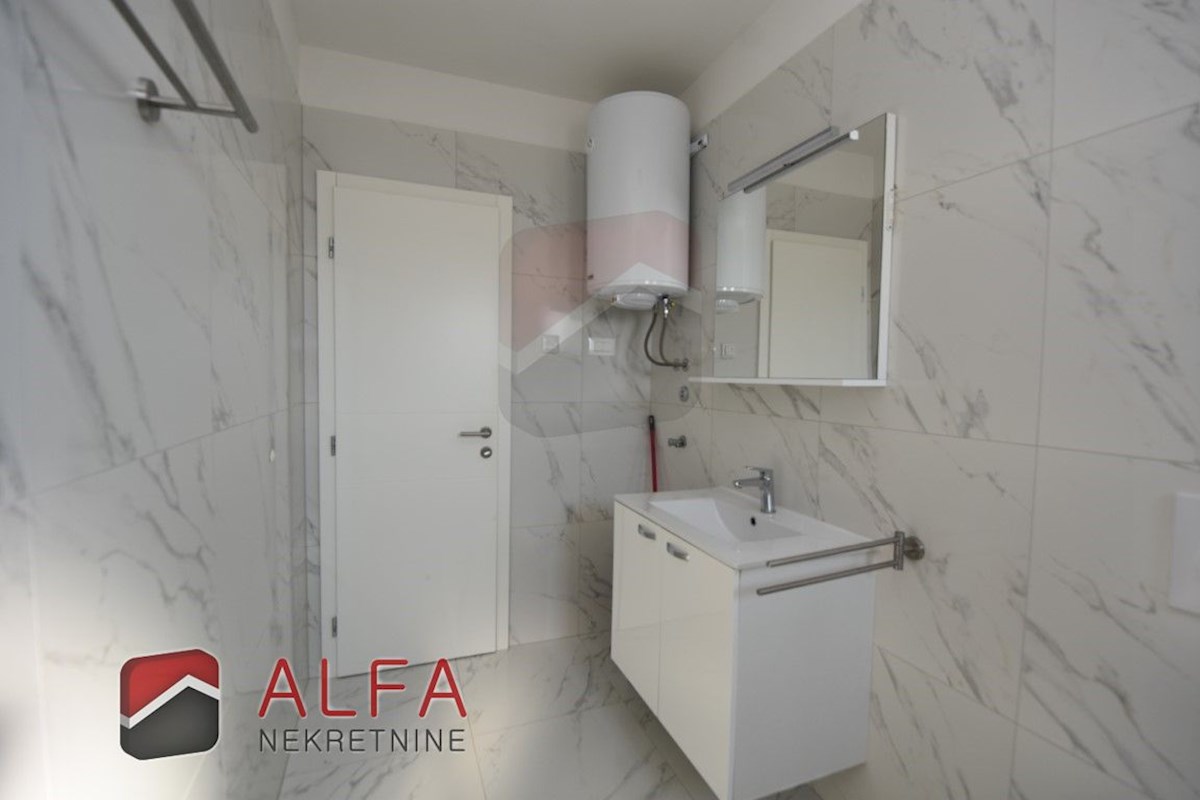 Croazia, Tribunj, appartamento con due camere da letto in vendita, secondo piano, vista mare