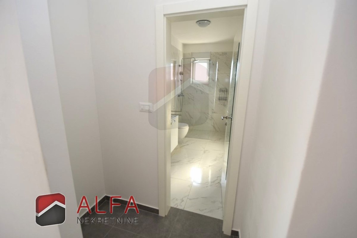 Croazia, Tribunj, appartamento con due camere da letto in vendita, secondo piano, vista mare