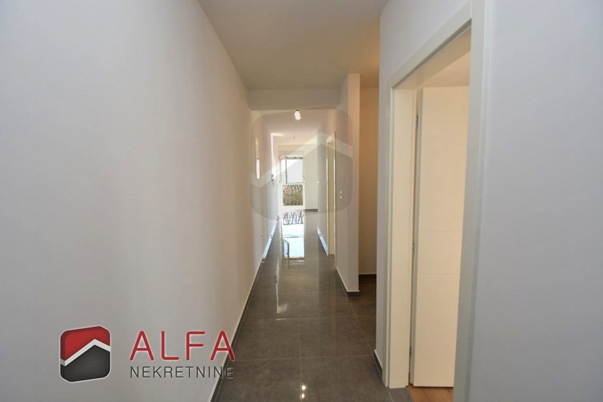 Croazia, Tribunj, appartamento con due camere da letto in vendita, secondo piano, vista mare