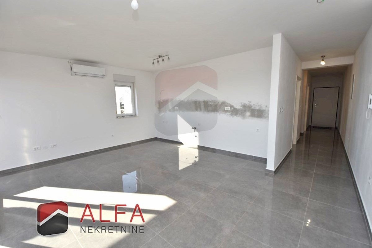 Croazia, Tribunj, appartamento con due camere da letto in vendita, secondo piano, vista mare