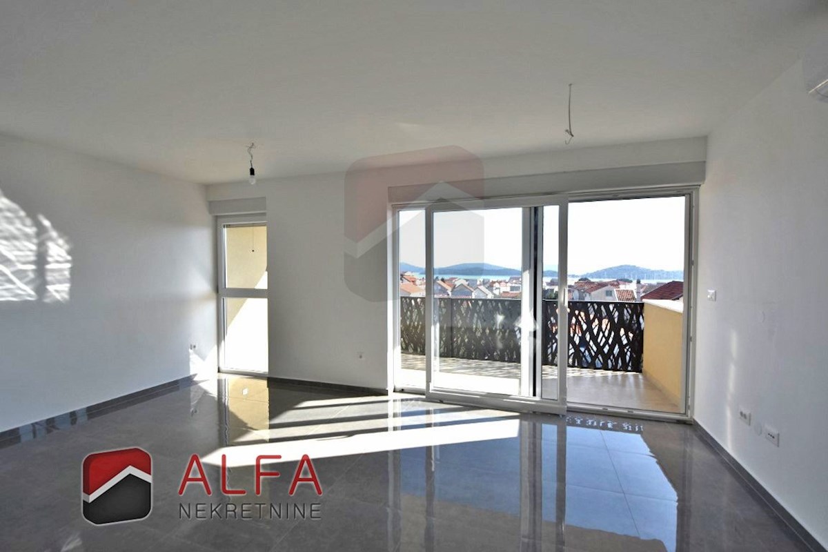 Croazia, Tribunj, appartamento con due camere da letto in vendita, secondo piano, vista mare