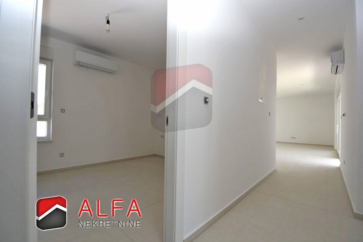 Croazia, Vodice, vendesi nuovo appartamento con due camere da letto, secondo piano, vista sul mare