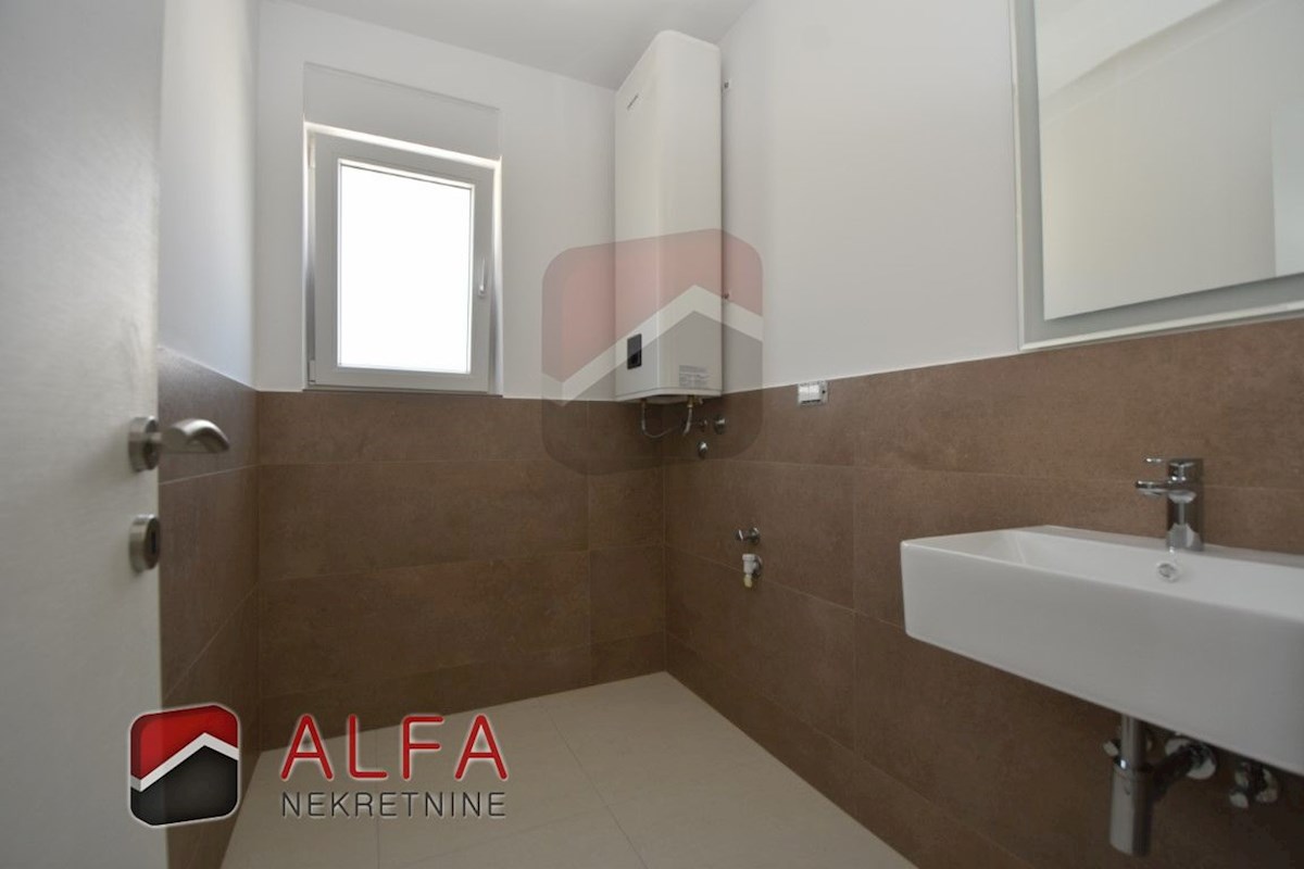 Croazia, Vodice, vendesi nuovo appartamento con due camere da letto, secondo piano, vista sul mare