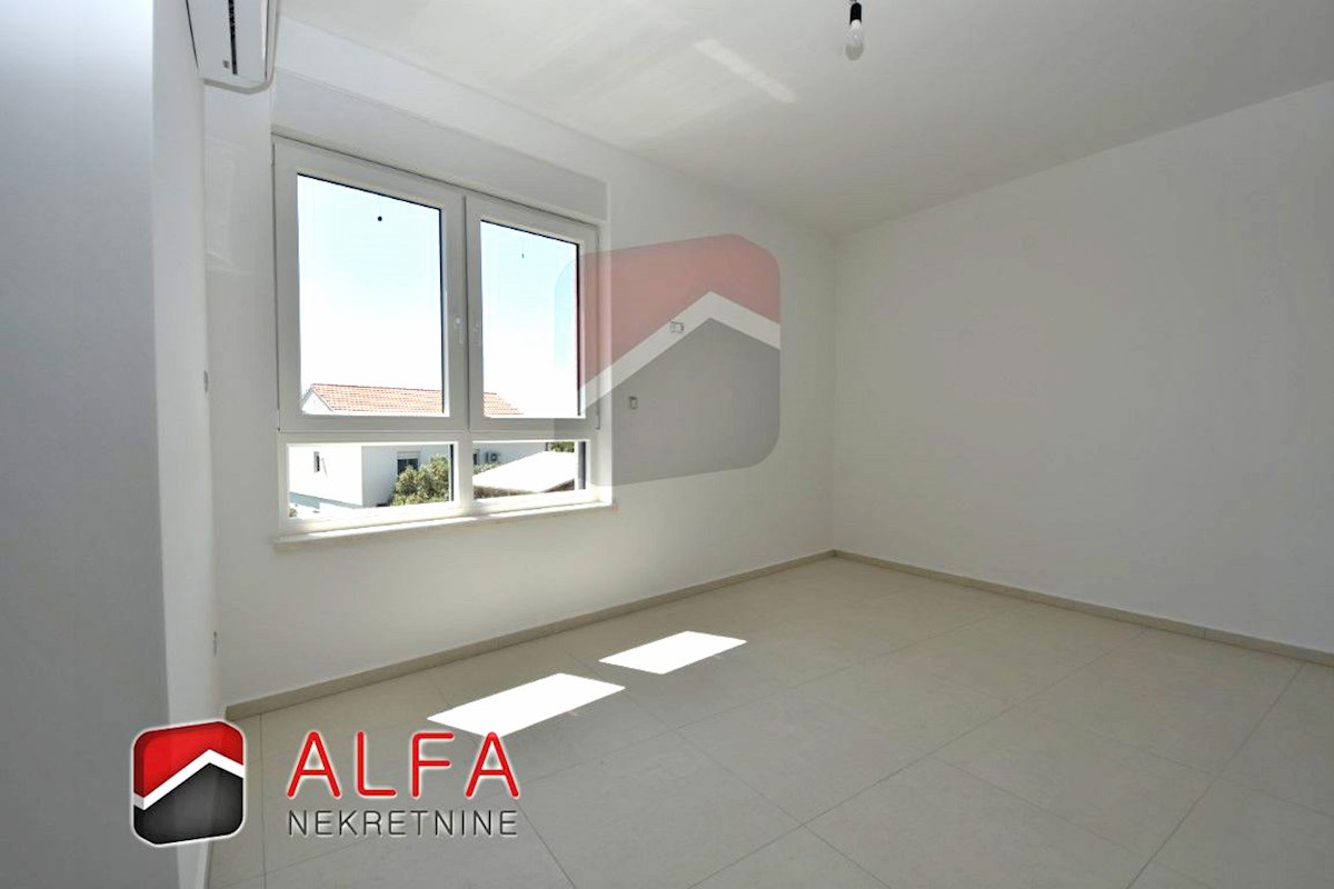 Croazia, Vodice, vendesi nuovo appartamento con due camere da letto, secondo piano, vista sul mare