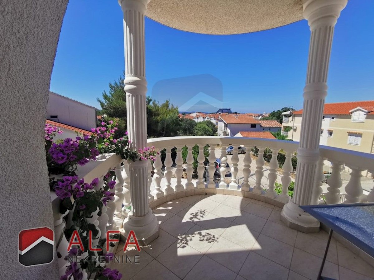 Croazia, Vodice, appartamento ammobiliato in vendita, primo piano, tre camere da letto