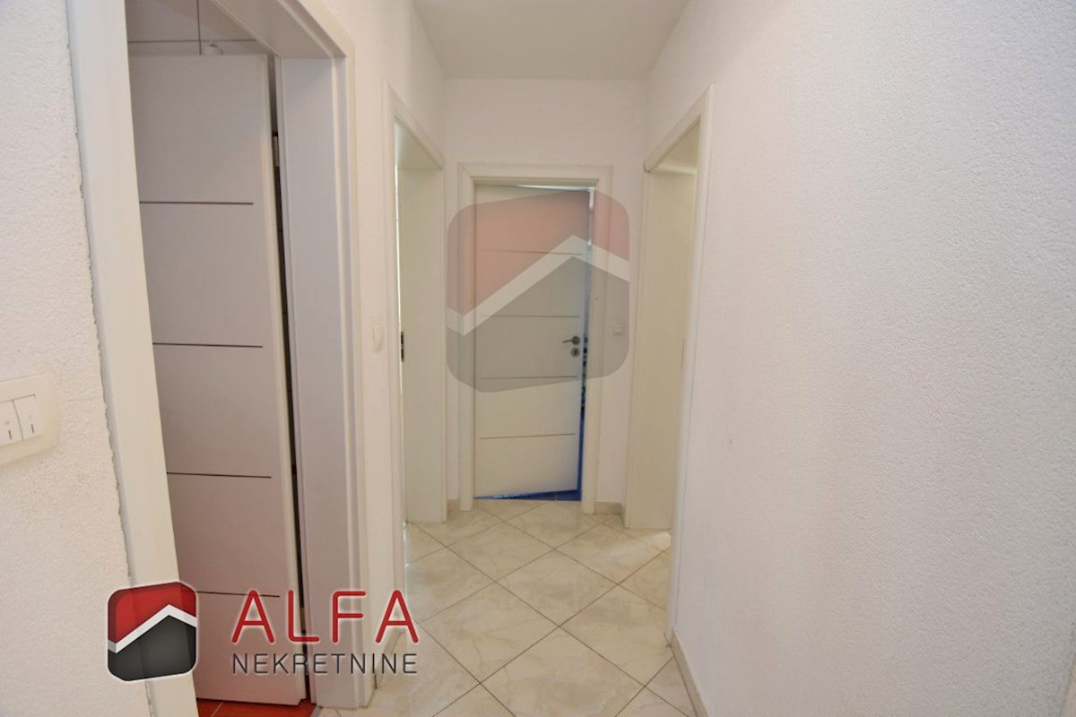 Croazia, Vodice, appartamento ammobiliato in vendita, primo piano, tre camere da letto