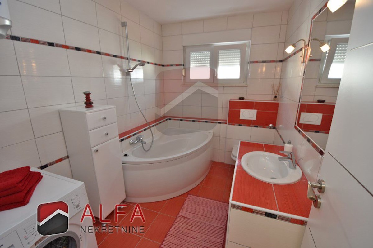 Croazia, Vodice, appartamento ammobiliato in vendita, primo piano, tre camere da letto