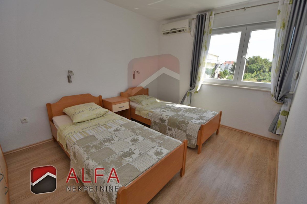 Croazia, Vodice, appartamento ammobiliato in vendita, primo piano, tre camere da letto