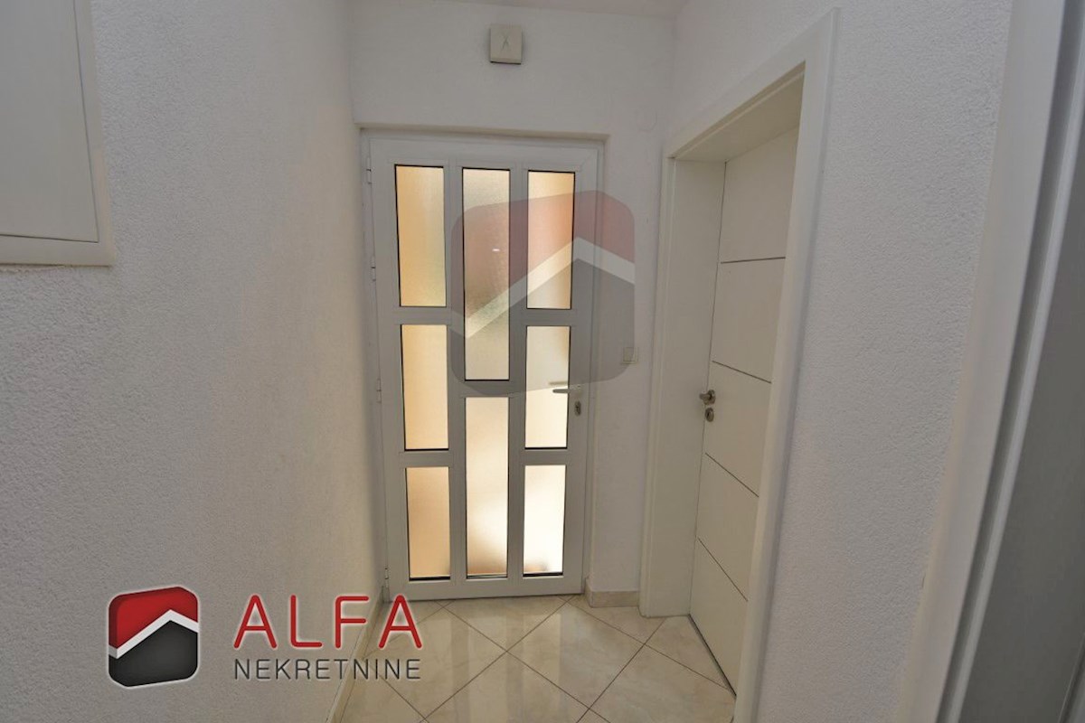 Croazia, Vodice, appartamento ammobiliato in vendita, primo piano, tre camere da letto